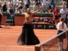 Naomi Osaka canaliza a Torre Eiffel com roupa do Aberto da França