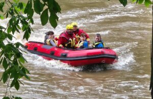 28 escoteiros resgatados de enchentes durante uma viagem fluvial na Virgínia Ocidental