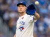 Erros defensivos atrapalham a saída de Yesavage enquanto Blue Jays cai para Marlins