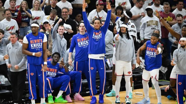 New-York-Knicks-bench-celebrae.jpeg