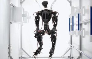 O robô espacial da Orbot Robotics tem quatro braços, mas seu físico Goro tem um propósito