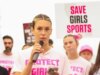 Pais de estrelas do atletismo feminino que enfrentam atleta trans falam contra Newsom sobre a crise do Título IX