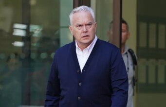 Mãe de adolescente preparado por Huw Edwards condena entrevista ‘nojenta’ do Channel 4