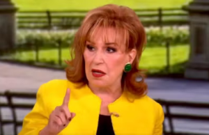 Pleasure Behar, do The View, chama o apoio de Jaxson Dart a Trump de ‘a definição de estupidez e racismo’