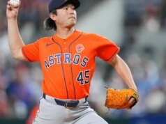 Três arremessadores do Houston Astros lançam no-hitter combinado na vitória por shutout sobre o Texas Rangers