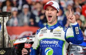 Daniel Suarez ganha Coca-Cola 600 encurtada pela chuva depois que NASCAR homenageia o falecido Kyle Busch
