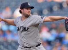 Fãs de Gerrit Cole 10, Yankees em branco Royals