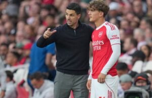 Dowman, do Arsenal, torna-se o jogador mais jovem a iniciar um jogo da Premier League