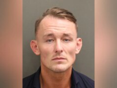 Estrela da WWE acusada de espancar um homem após supostamente ter sido criticada por ‘beijar agressivamente’ uma mulher: relatório