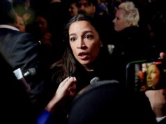 O bilionário californiano Tom Steyer evita questionamentos sobre a afirmação da AOC de que não se pode “ganhar” um bilhão de dólares