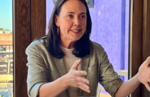 Denise Powell deve vencer as primárias democratas no principal distrito de Nebraska