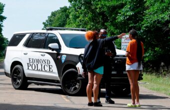 Suspeito preso em tiroteio em festa em Oklahoma que matou 1 e feriu 22