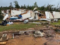 14 tornados relatados no Mississippi enquanto tempestades devastam casas e cortam energia