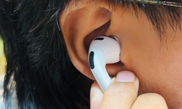 apple-airpods-pro-3-2878-1-scaled.jpg