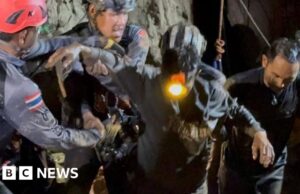 Primeiro de cinco homens encontrados vivos em caverna inundada no Laos é resgatado
