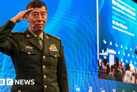 China anuncia suspensão da pena de morte para ex-ministros da Defesa