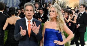 Ben Stiller divide a web com aparição no Met Gala no jogo 1 do Knicks