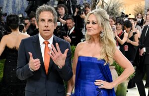 Ben Stiller divide a web com aparição no Met Gala no jogo 1 do Knicks