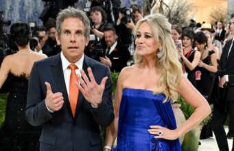 Ben Stiller divide a web com aparição no Met Gala no jogo 1 do Knicks