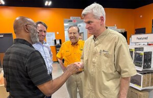 Trump obtém grande vitória republicana nas primárias com a deposição de Cassidy na Louisiana
