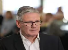 Keir Starmer promete aproximar o Reino Unido e a UE em meio a apelos de saída
