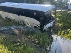 5 mortos e dezenas de feridos quando ônibus bate em 6 veículos na Virgínia