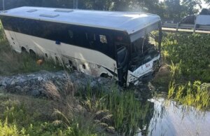 5 mortos e dezenas de feridos quando ônibus bate em 6 veículos na Virgínia