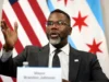Brandon Johnson foi criticado por um colega democrata depois que um adolescente supostamente agrediu 5 policiais durante o caos da aquisição