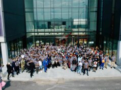 Pastor de Chicago reúne centenas de homens para declarar zona livre de violência no South Facet