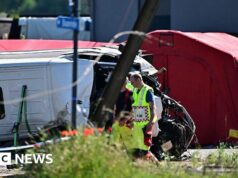 Quatro mortos em colisão de microônibus escolar com trem na Bélgica