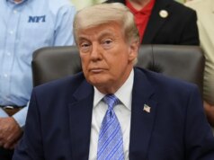Revolta: a mídia fica do lado dos rebeldes republicanos que rasgam o fundo Trump para os infratores da lei em 6 de janeiro