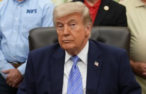 Revolta: a mídia fica do lado dos rebeldes republicanos que rasgam o fundo Trump para os infratores da lei em 6 de janeiro