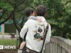 No Japão, o divórcio separa os pais dos filhos. Uma mudança na lei poderia acabar com a custódia exclusiva?