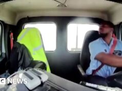 Assistir: Momento em que voo da United Airways atinge veículo durante pouso