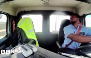 Assistir: Momento em que voo da United Airways atinge veículo durante pouso