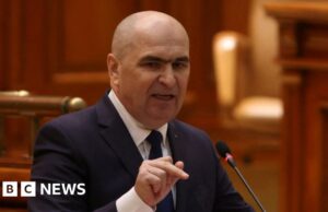 Primeiro-ministro romeno deposto por voto de desconfiança