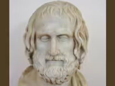 Citação do dia de Eurípides: “Pois de outras maneiras uma mulher está cheia de medo, indefesa, teme a visão do aço frio; mas, uma vez que ela…”