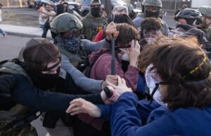 FBI prende manifestante que ameaçou matar a família do oficial do ICE em protesto no centro de detenção de NJ, diz Blanche