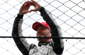 O piloto da IndyCar Felix Rosenqvist teve a semana mais movimentada depois de vencer as 500 milhas de Indianápolis