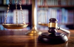 Pessoas aleatórias armadas com IA e nenhum advogado estão supostamente preenchendo processos judiciais com ações judiciais