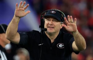 O ex-técnico do Tennessee, Derek Dooley, concorrendo ao Senado dos EUA nas eleições de meio de mandato da Geórgia
