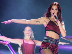 Dua Lipa alega que Samsung usa imagem dela protegida por direitos autorais para vender TVs