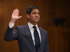 Senado confirma Kevin Warsh como governador do Fed, abrindo caminho para se tornar presidente