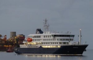 Americanos de navio atingido por hantavírus chegam aos EUA, incluindo 1 que testou positivo