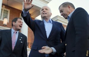 Douglas McCain, o filho mais velho do senador John McCain, morre aos 66 anos