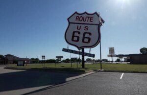 Rota 66 vê ressurgimento movido a néon em Tulsa antes do centenário