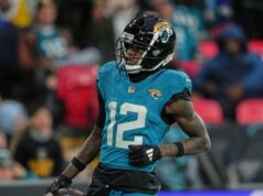 Travis Hunter, do Jaguars, ainda trabalha em ambos os lados, mas ainda não está em campo