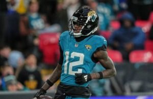 Travis Hunter, do Jaguars, ainda trabalha em ambos os lados, mas ainda não está em campo