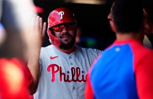 O rebatedor do Philadelphia Phillies, Kyle Schwarber, já está no caminho certo para desafiar Barry Bonds, Mark McGwire