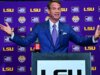 Um dia depois da bagunça de Lane Kiffin, Steve Sarkisian incendeia Ole Miss para aulas de ‘tecelagem de cestaria’ em Oxford